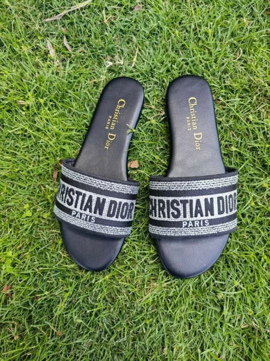 Nora sandals